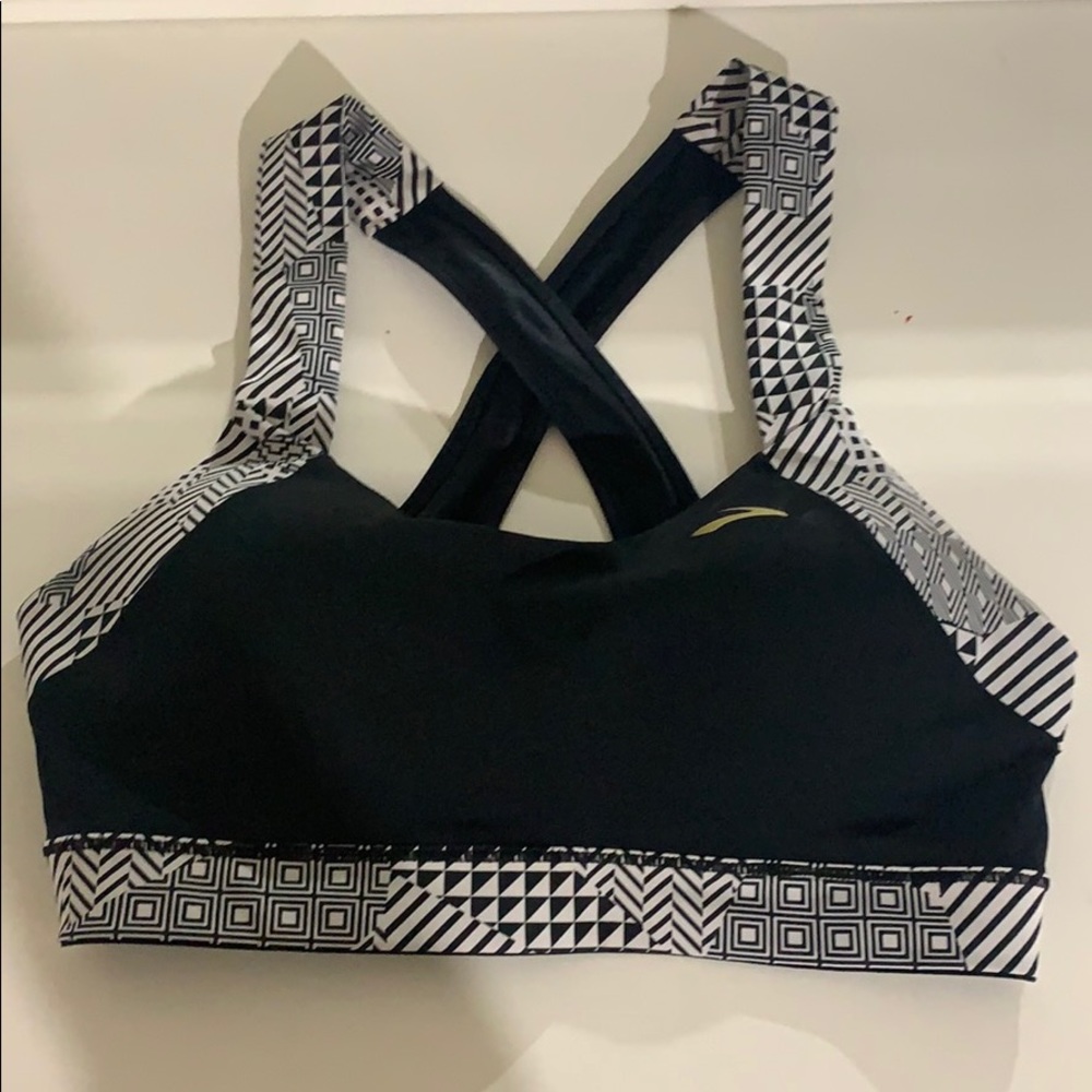 Brooks sports bra size small